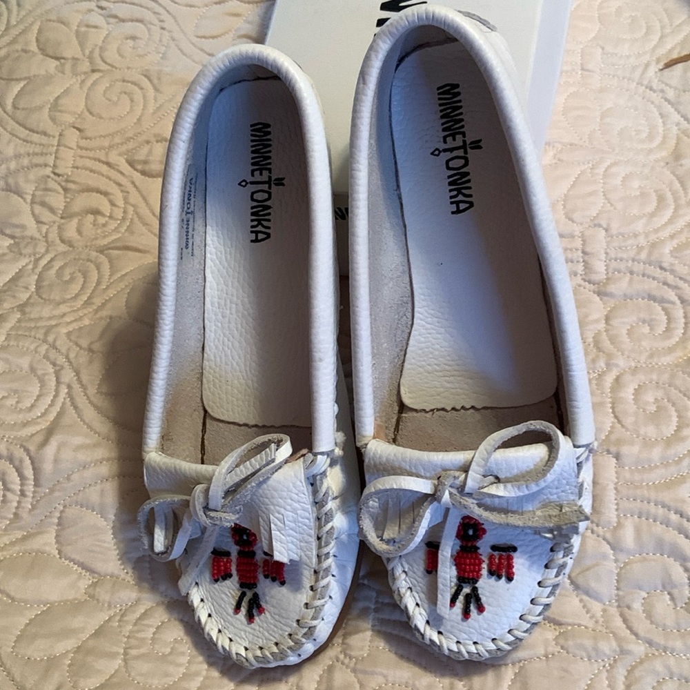 Minnetonka thunderbird 2 white leather moccasins
